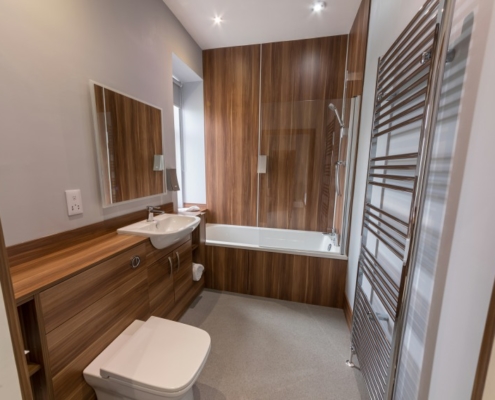 Ensuite facilities in premier NC500 room with bath