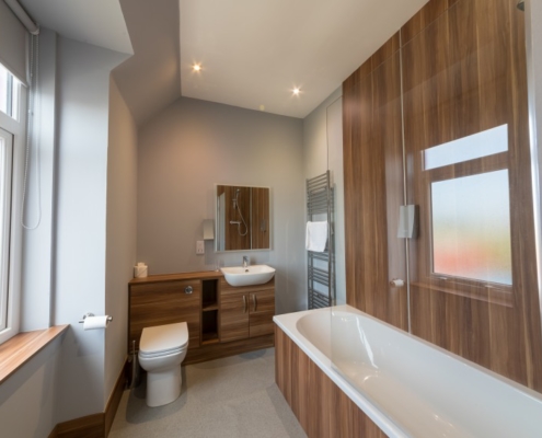 Ensuite facilities in premier room with bath
